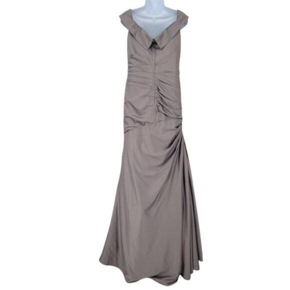 La Femme Off the Shoulder Ruched Cap Sleeve Satin Trumpet Long Gown Size 4 - Picture 2 of 6